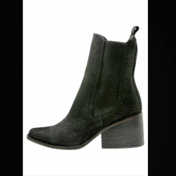 Free People Benson Chelsea Heeled Boots - Picture 7 of 11